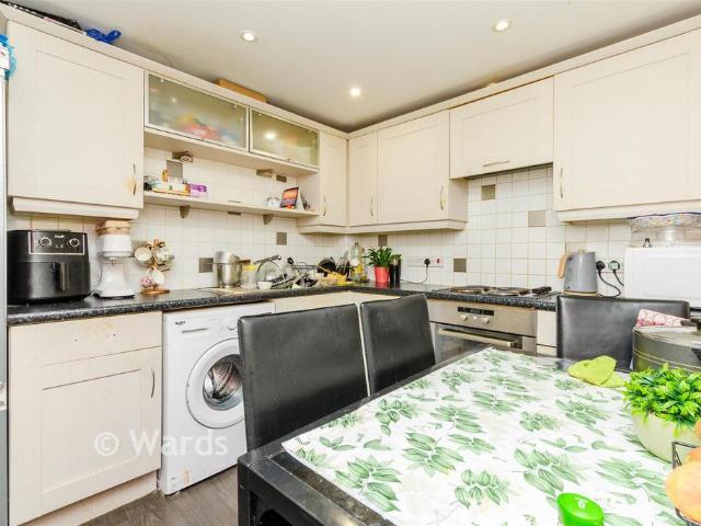 2 bedroom ground flat for sale