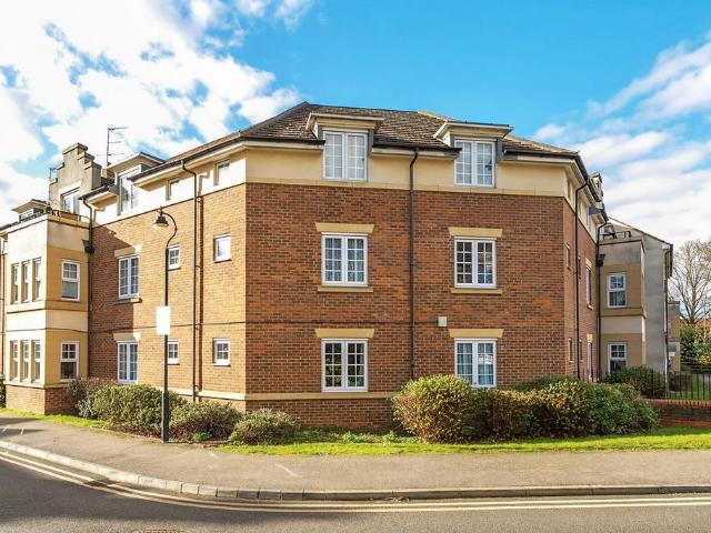 2 bedroom ground flat for sale