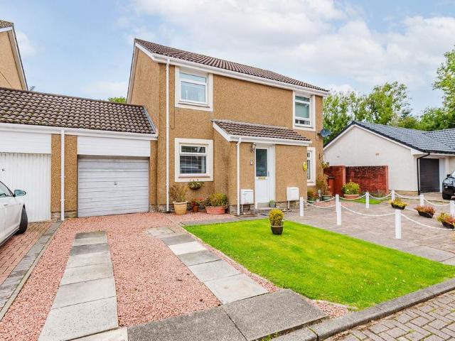 2 bedroom ground flat for sale