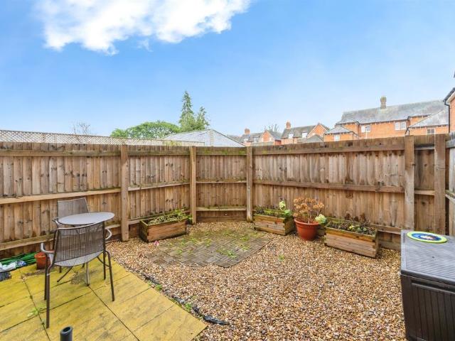 2 bedroom ground flat for sale