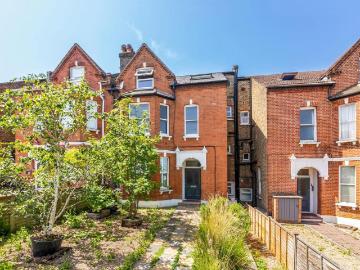 2 bedroom ground flat for sale