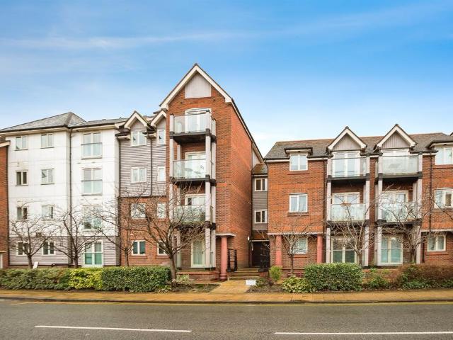 2 bedroom ground flat for sale