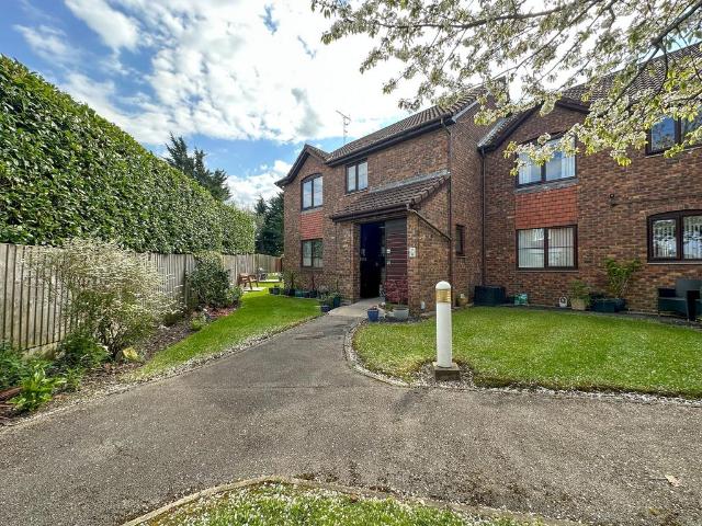 2 bedroom ground flat for sale