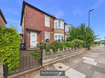 2 bedroom ground flat for sale