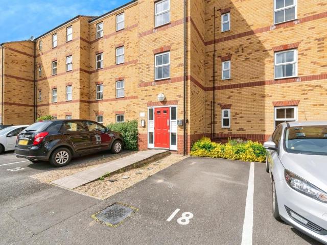 2 bedroom ground flat for sale