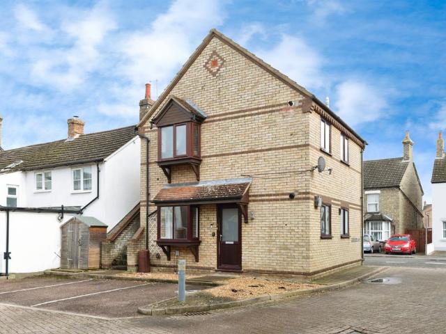 2 bedroom ground flat for sale