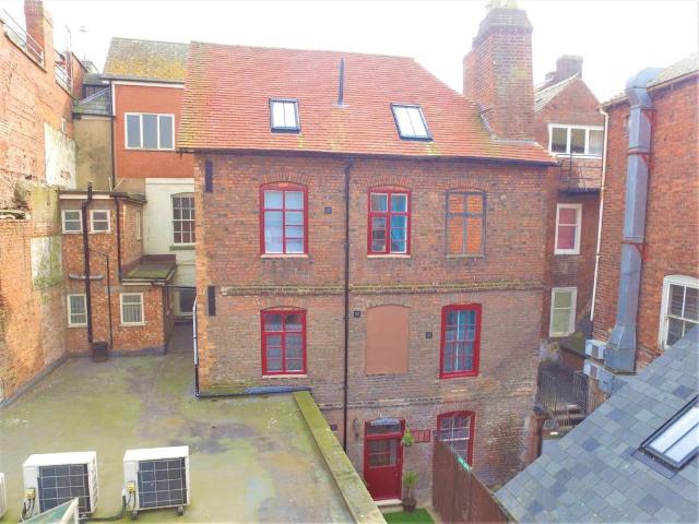 2 bedroom ground flat for sale