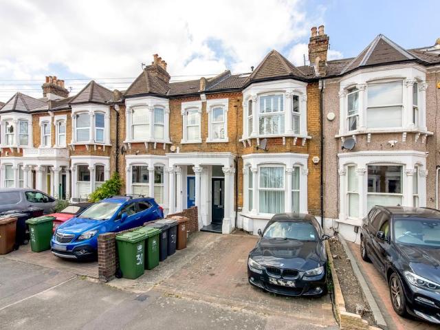 2 bedroom ground flat for sale