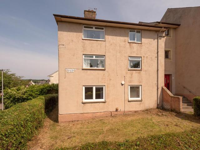 2 bedroom ground flat for sale