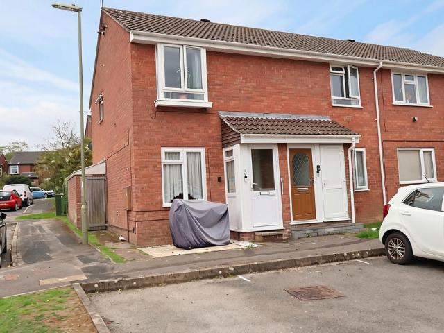 2 bedroom ground flat for sale