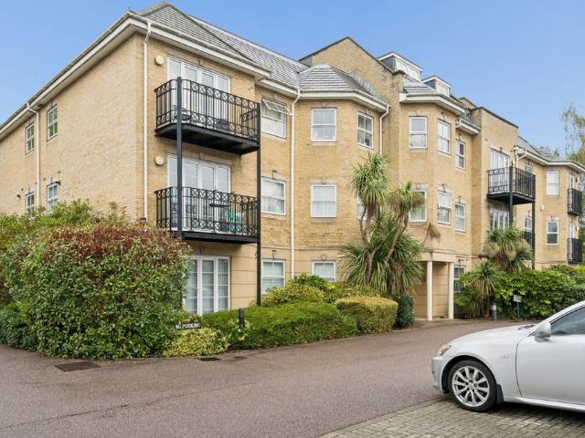 2 bedroom ground flat for sale