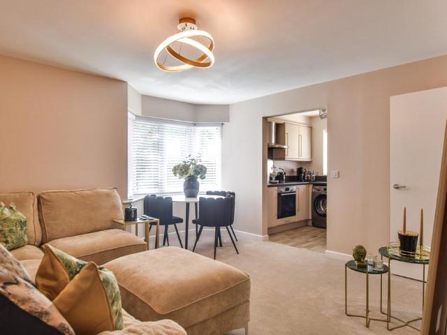2 bedroom ground flat for sale