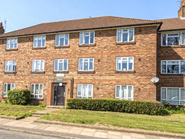 2 bedroom ground flat for sale