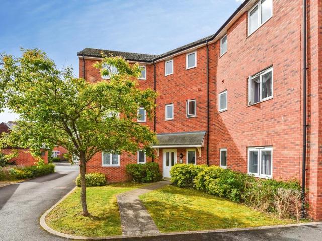 2 bedroom ground flat for sale