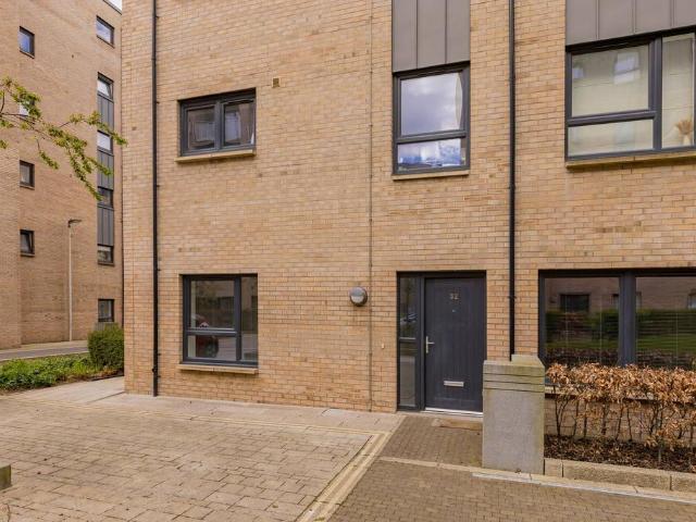 2 bedroom ground flat for sale
