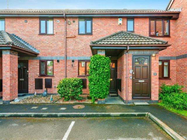 2 bedroom ground flat for sale