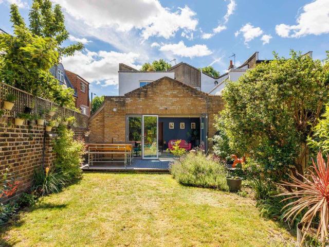 2 bedroom ground flat for sale