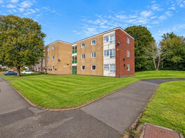 2 bedroom ground flat for sale