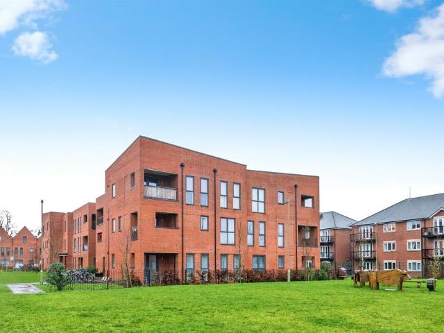 2 bedroom ground flat for sale