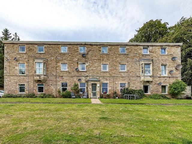 2 bedroom ground flat for sale