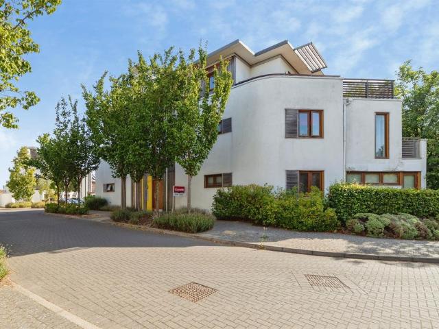 2 bedroom ground flat for sale