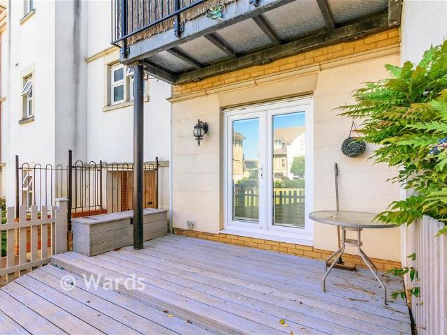 2 bedroom ground flat for sale