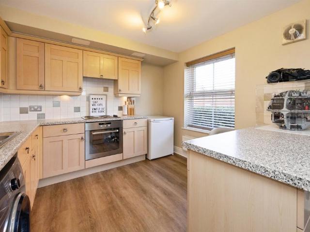 2 bedroom ground flat for sale