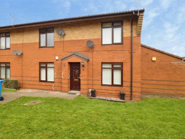 2 bedroom ground flat for sale