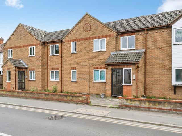 2 bedroom ground flat for sale