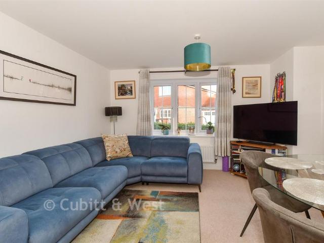 2 bedroom ground flat for sale