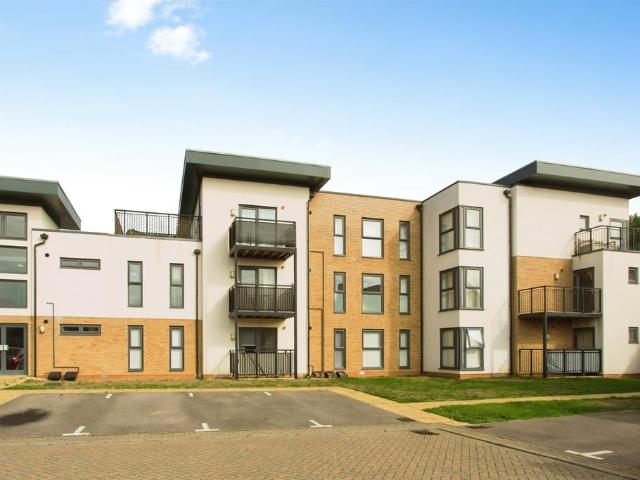 2 bedroom ground flat for sale