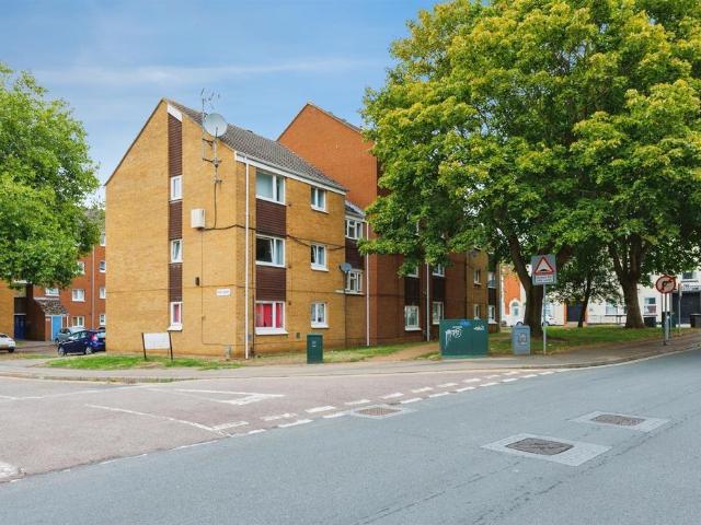 2 bedroom ground flat for sale