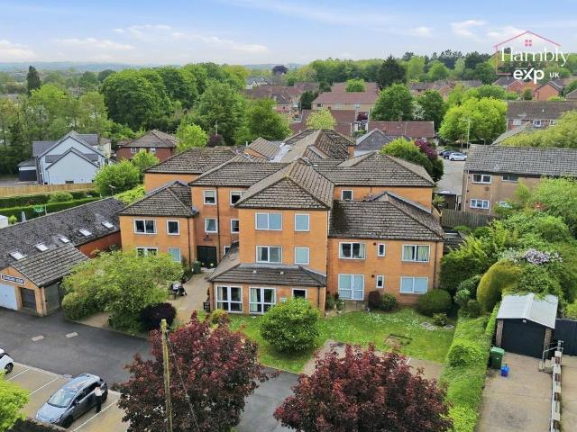 2 bedroom ground flat for sale