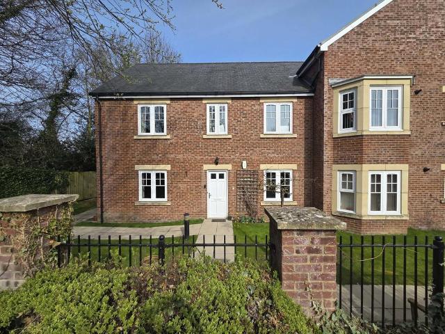 2 bedroom ground flat for sale