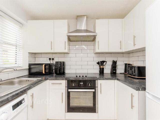 2 bedroom ground flat for sale