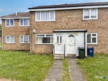 2 bedroom ground flat for sale