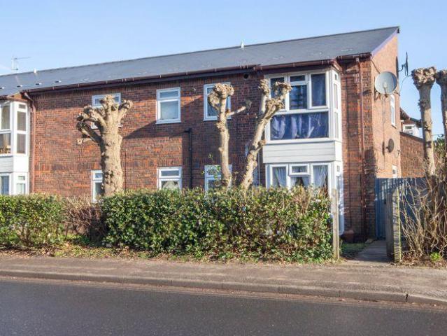 2 bedroom ground flat for sale