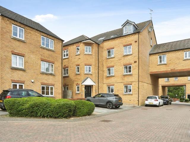 2 bedroom ground flat for sale