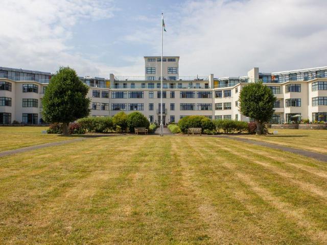 2 bedroom ground flat for sale