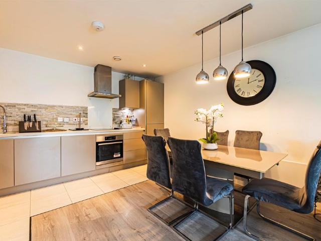 2 bedroom ground flat for sale