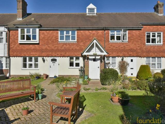 2 bedroom ground flat for sale