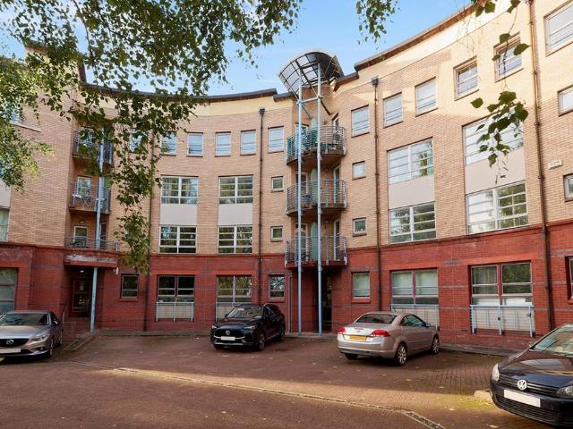 2 bedroom ground flat for sale