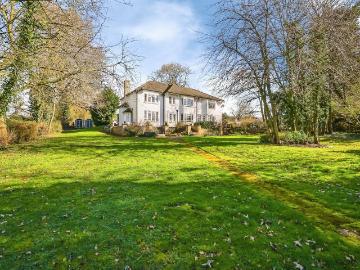 2 bedroom ground flat for sale