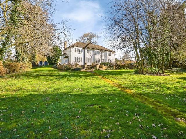 2 bedroom ground flat for sale
