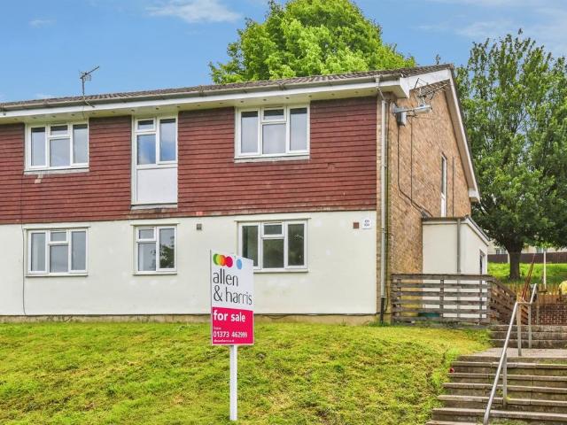 2 bedroom ground flat for sale