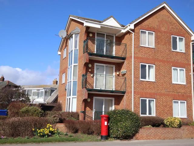 2 bedroom ground flat for sale