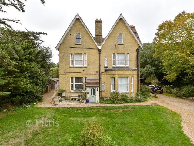 2 bedroom ground flat for sale