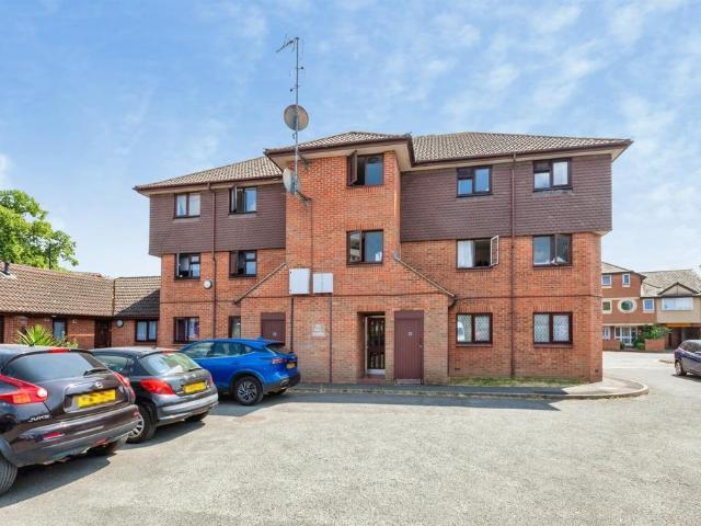 2 bedroom ground flat for sale
