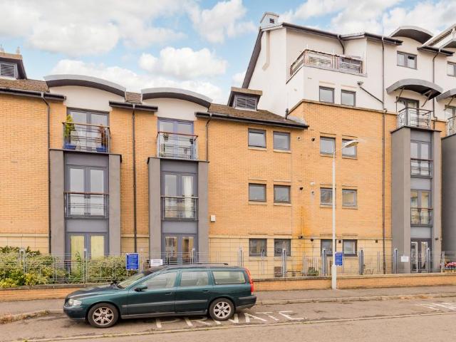 2 bedroom ground flat for sale