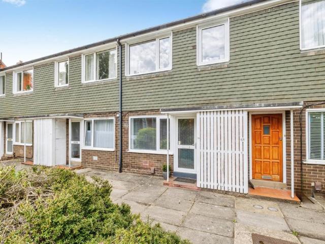 2 bedroom ground flat for sale